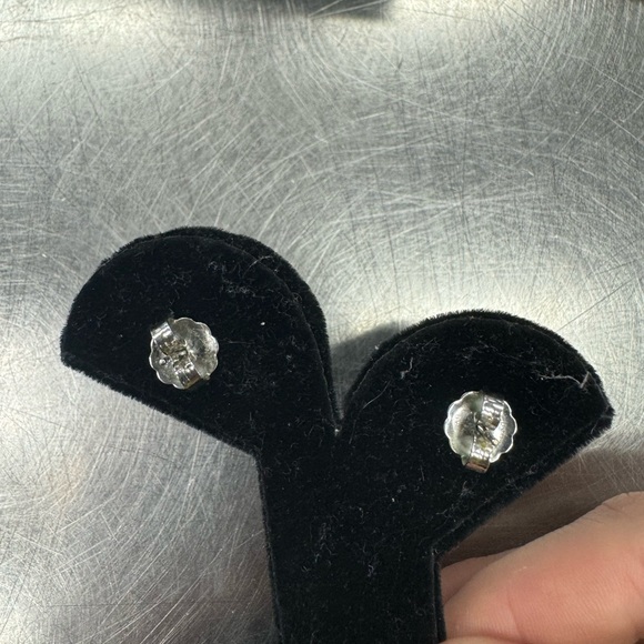 David Yurman sterling silver studs with black pave diamonds. comes with dust bag - Picture 4 of 4